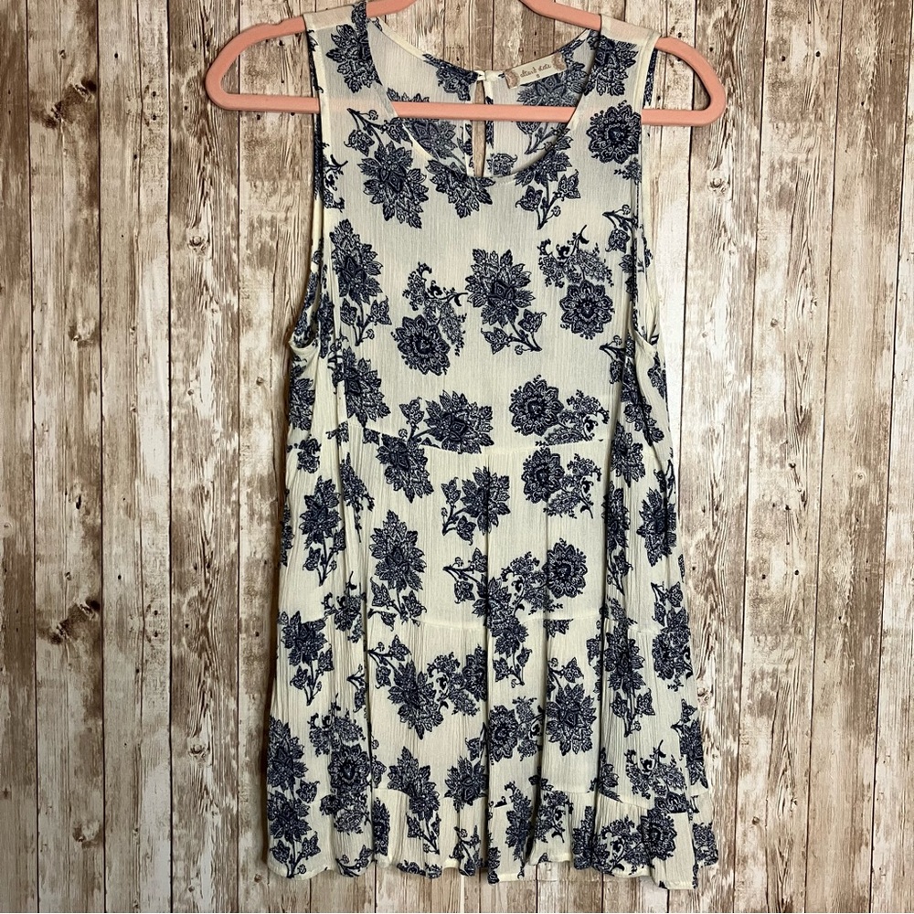 Altar'd State Sleeveless Floral Blouse Cream and Navy Size Small